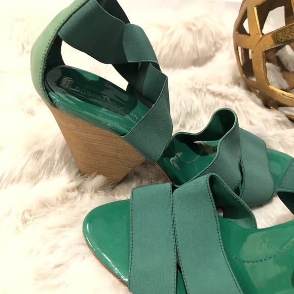 BCBGMaxAzria green elastic band and wooden heels - Picture 7 of 8